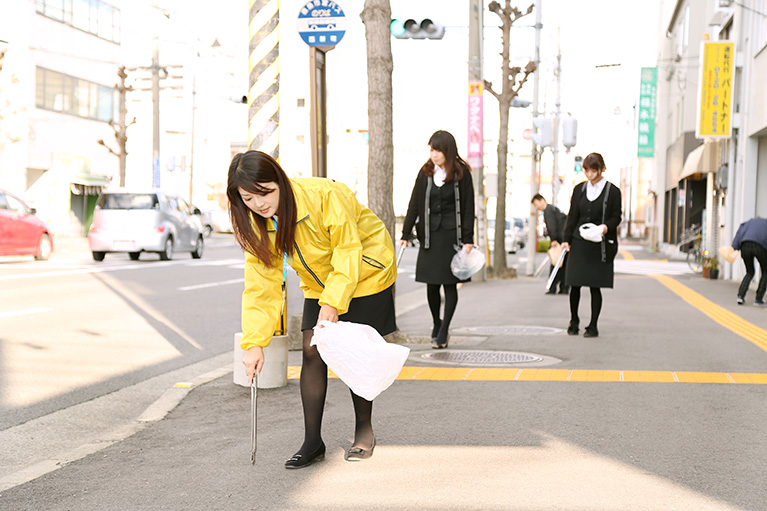 本社社員による地域清掃活動