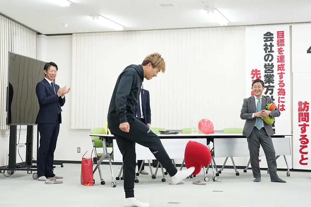 リフティング対決4